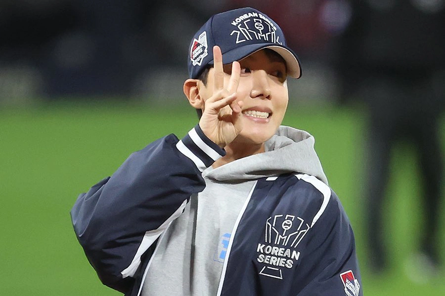 J-Hope Throws First Pitch At Korean Series Game After Military Discharge