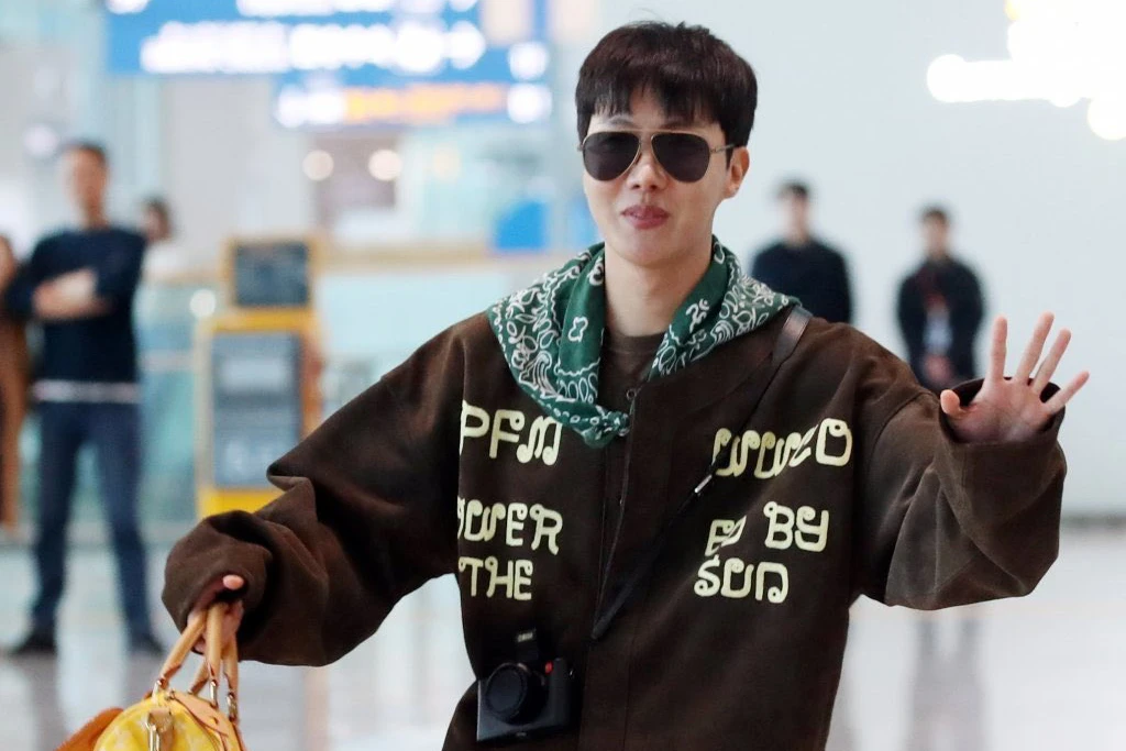 Photos: October 27 - Incheon International Airport Departure: J-Hope