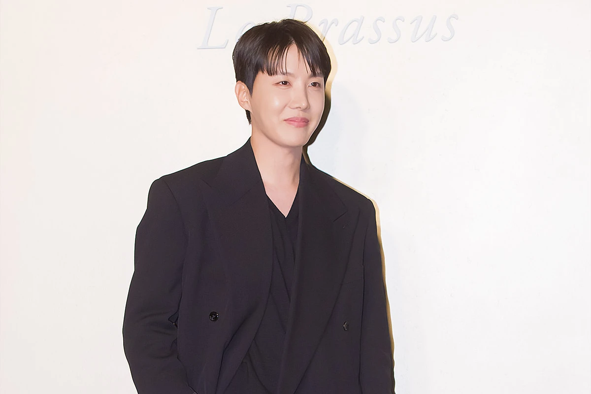 Photos: J-Hope Attends Audemars Piguet AP House Grand Opening in Seoul