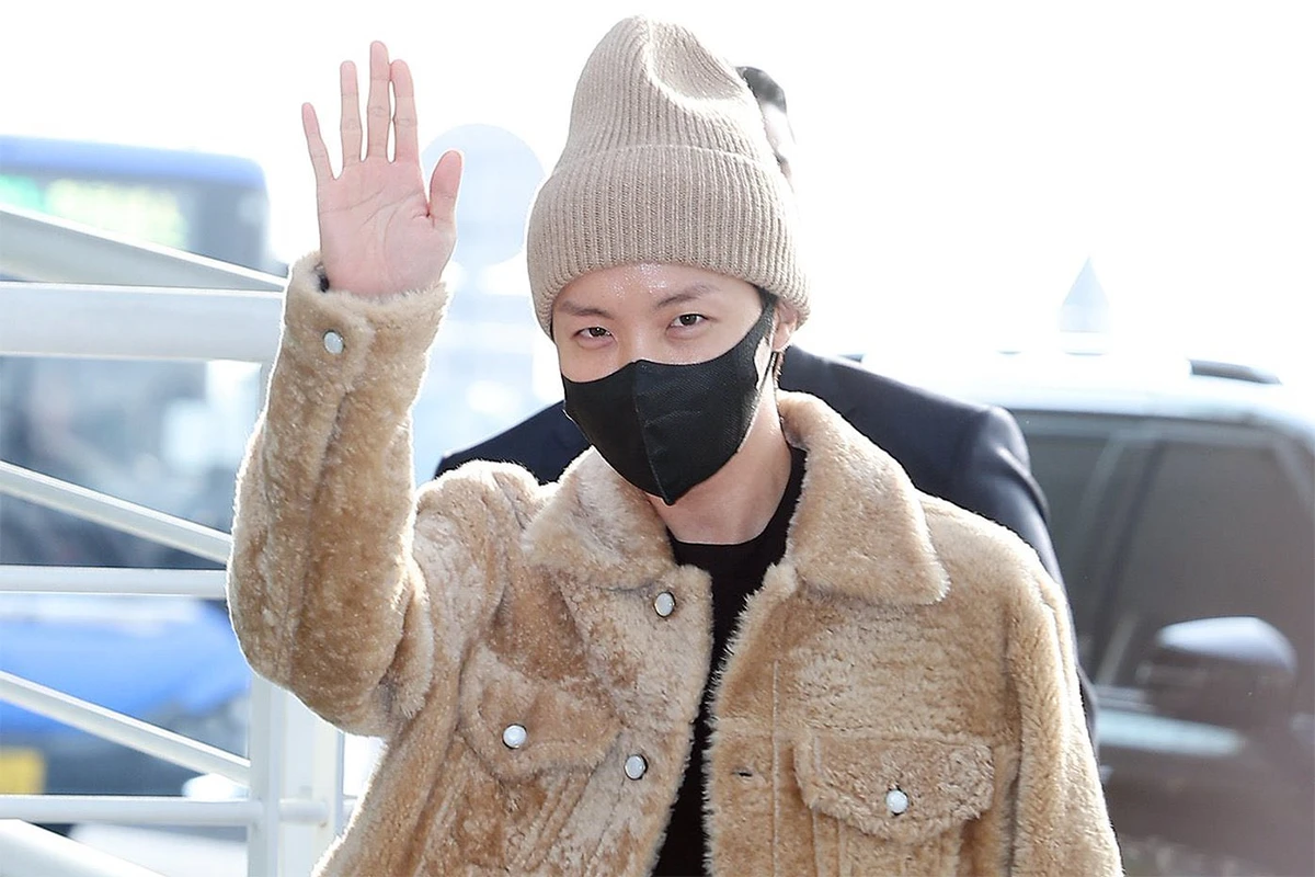 Photos: January 18 - Incheon International Airport Departure: J-Hope