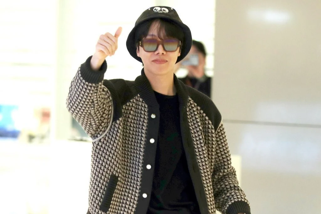 Photos: January 28 - Incheon International Airport Arrival: J-Hope