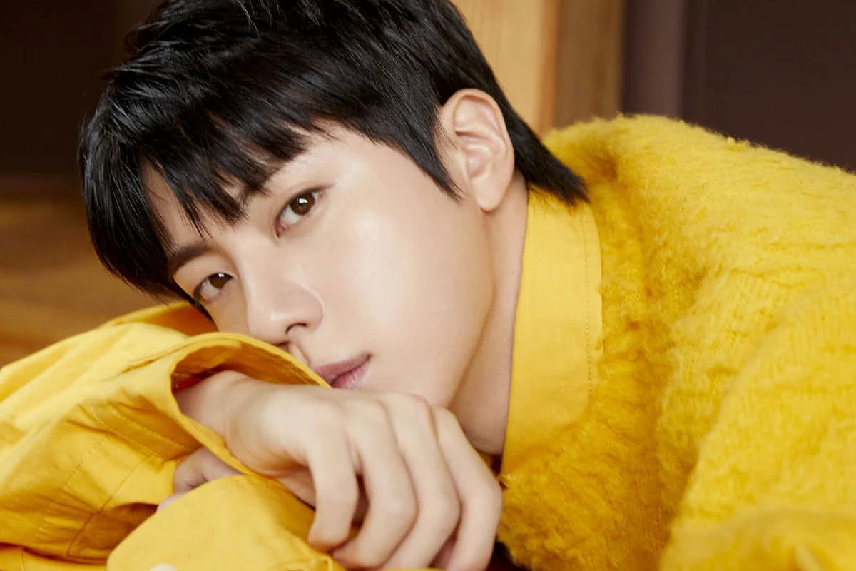 Jin releases new photos and Q&A for December issue of VOGUE JAPAN