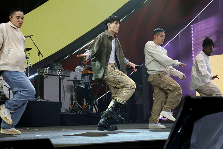 Photos: Jung Kook Performs at Global Citizen Festival 2023