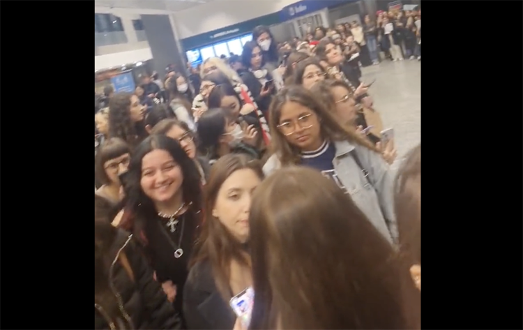 Fan's eagerly awaiting RM's arrival in Milan, Italy