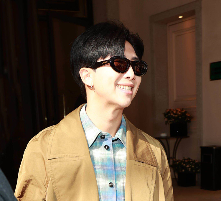 Photos: 02/25 RM departing hotel in Milan, Italy