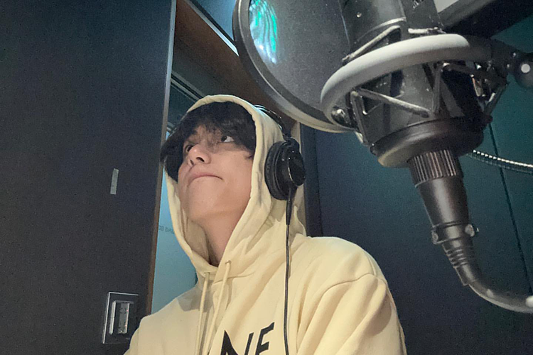 BTS’ V shares a glimpse of his recording studio