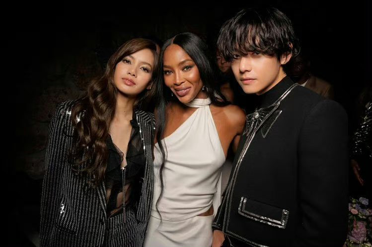 V poses with BLACKPINK'S Lisa at Naomi Campbell's birthday party ahead of his Cannes debut